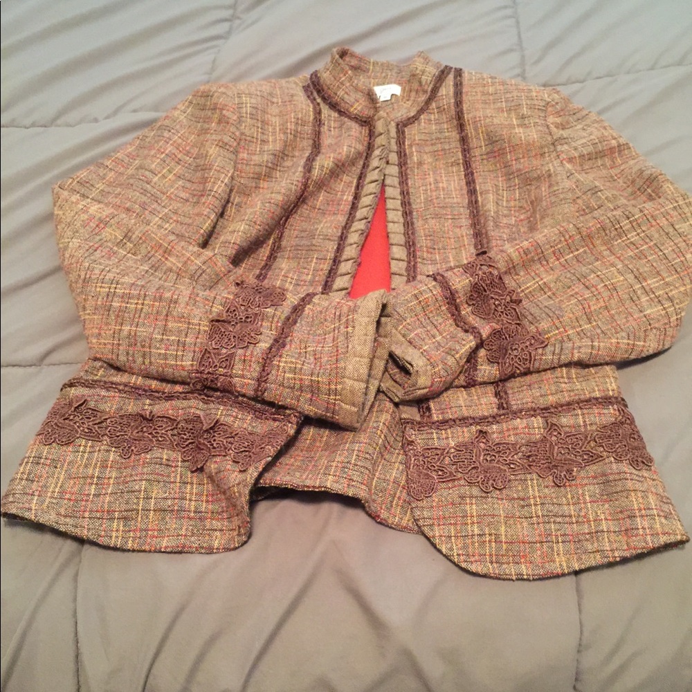 Embroidered detailed blazer